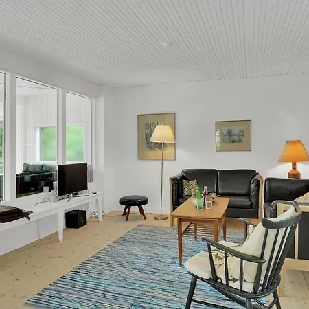 2 Bedroom Lovely In * Vig
