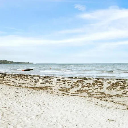 Сasa de vacaciones 2 Bedroom Lovely In *